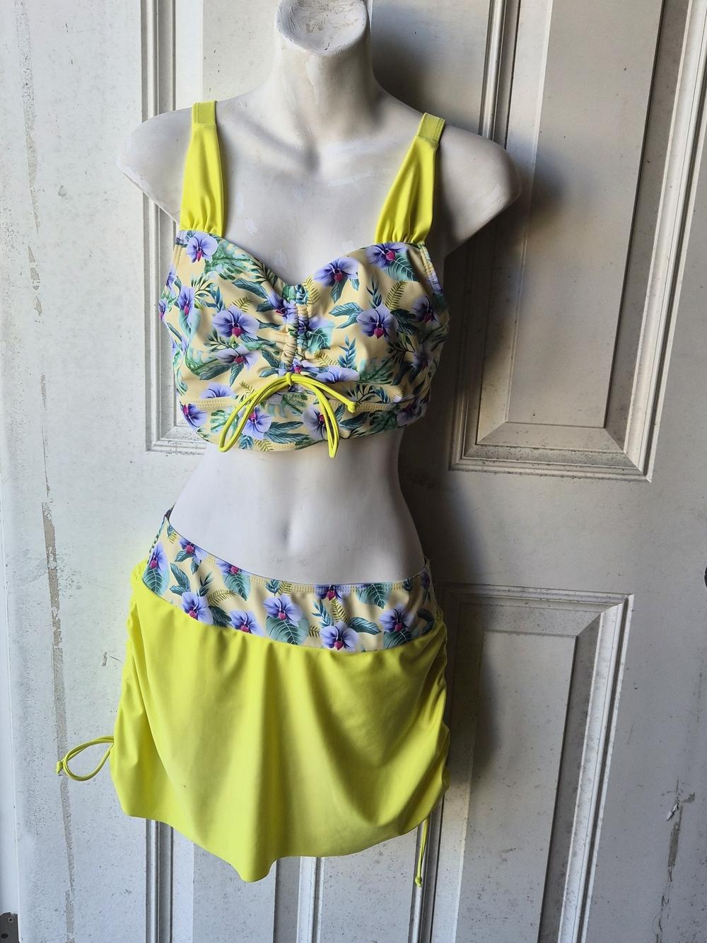 Tropical Floral Tankini Swimsuit Set – Yellow Orchid 2-Piece Swimskirt Set